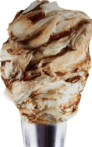 Colher com sorvete de leite com creme de avelã